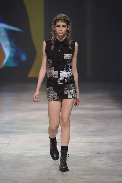 Look 27